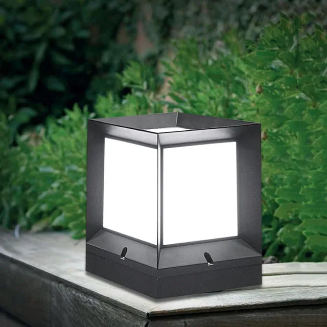 GeoGlimmer - Elegant Floor Lamp in Cube Design