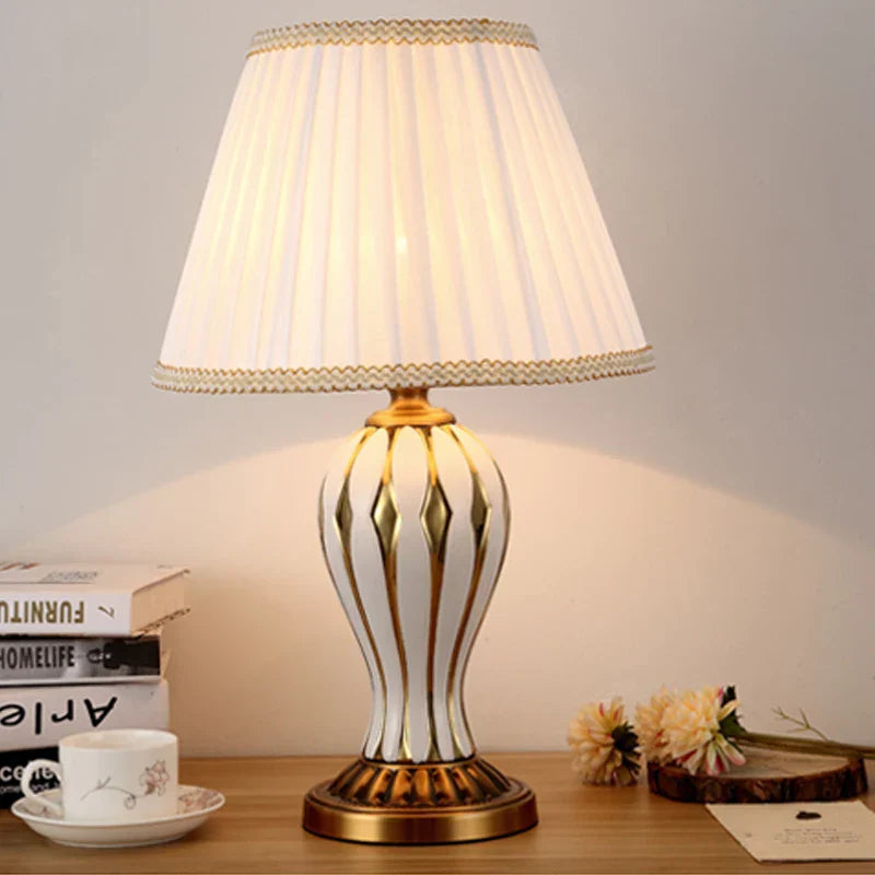 AmericanaGlow - Vintage Bureau Lamp for Timeless Ambient Lighting