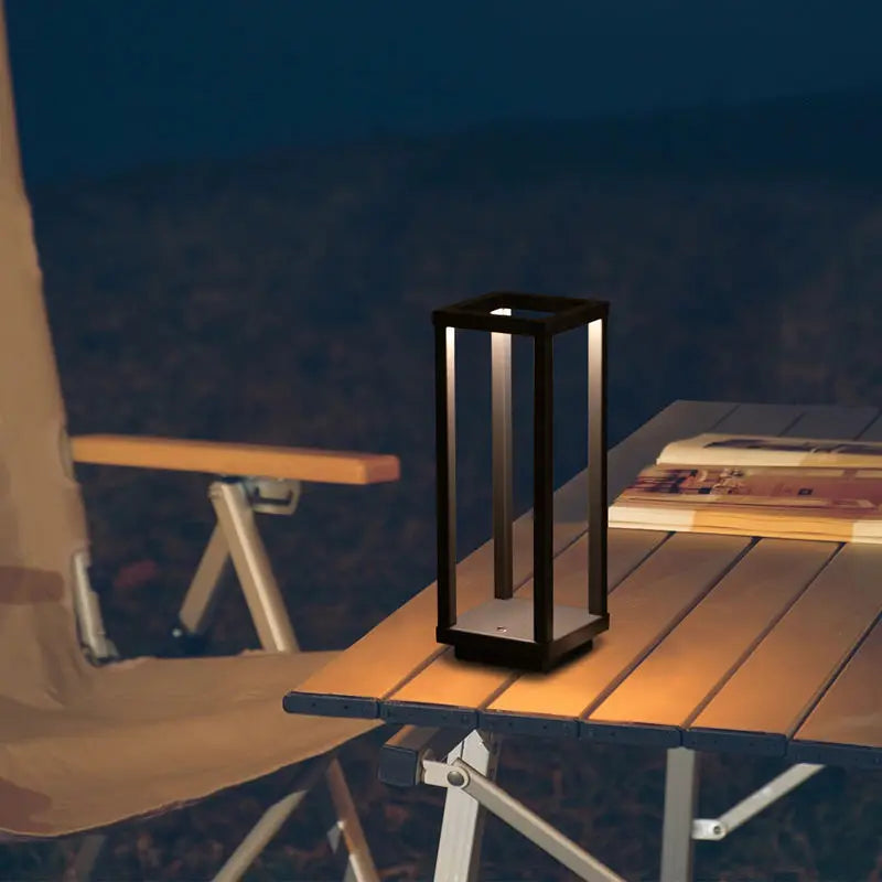 GlowVision - Elegant Wireless LED Table Lamp for an Illuminated Atmosphere